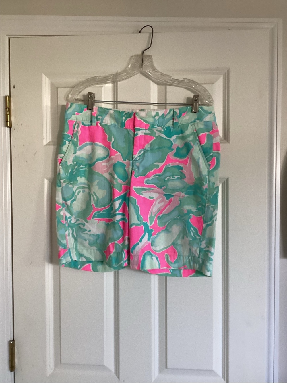 Lilly Pulitzer resort wear vibrant shorts - Picture 2 of 10
